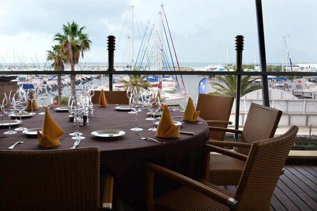 Restaurants vue mer et vue quai sur le canal à Palavas