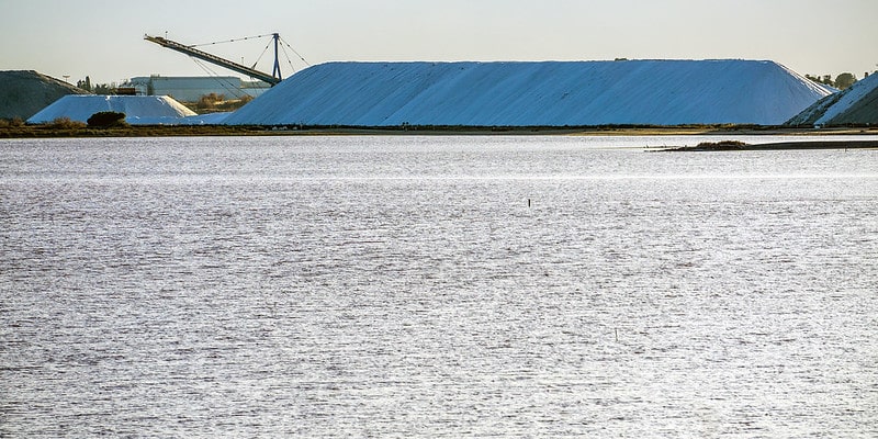 Photo des salines d'aigues-marines-Mortes à découvrir lors d'un voyage en Camargue.
